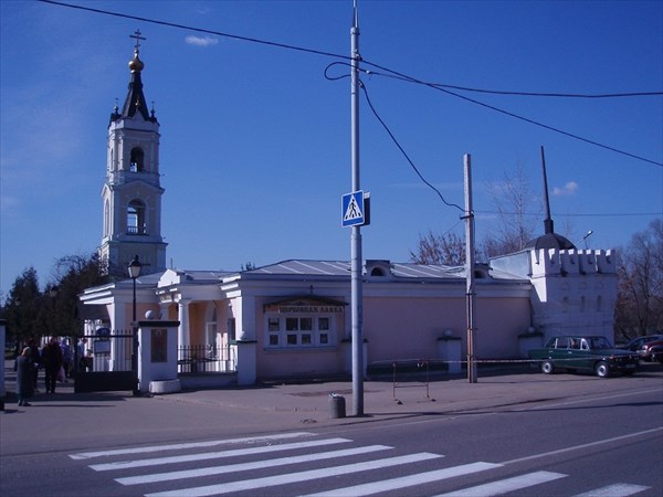 025-Колокольня Свято-Никольского храма и церковная лавка, 1 апре
